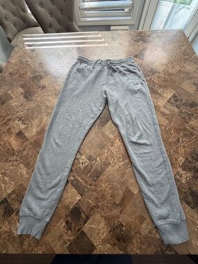 Men's Gymshark Gray Jogger Sweatpants - Comfortable Everyday Fit
